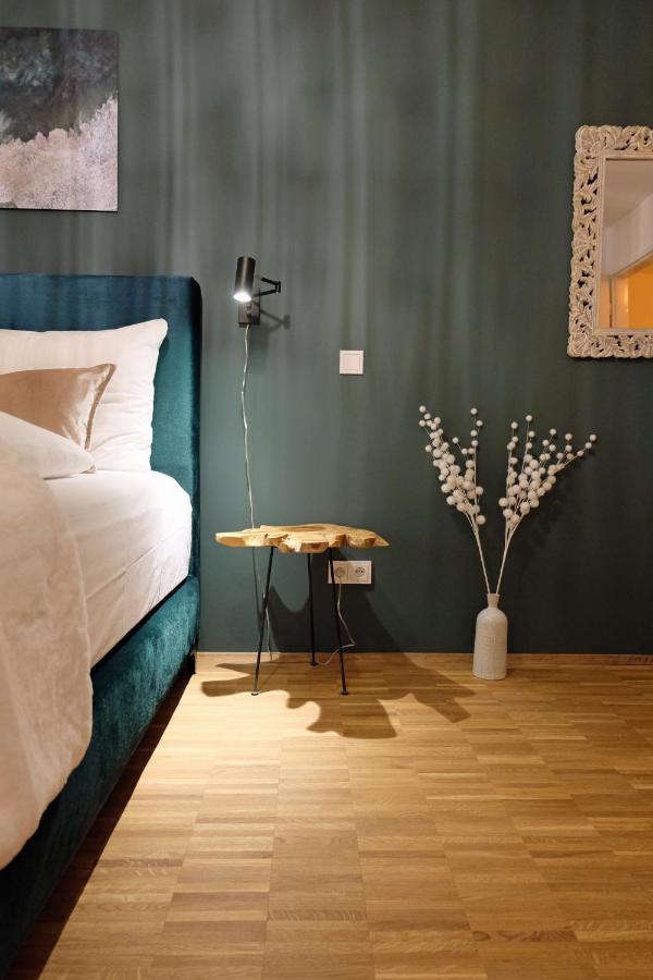 Design Nr 2 Mit Terrasse Und Parkplatz *